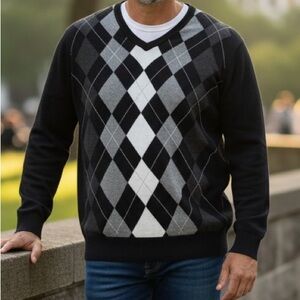 Claiborne Men's V-Neck Black and Gray Argyle Sweater L